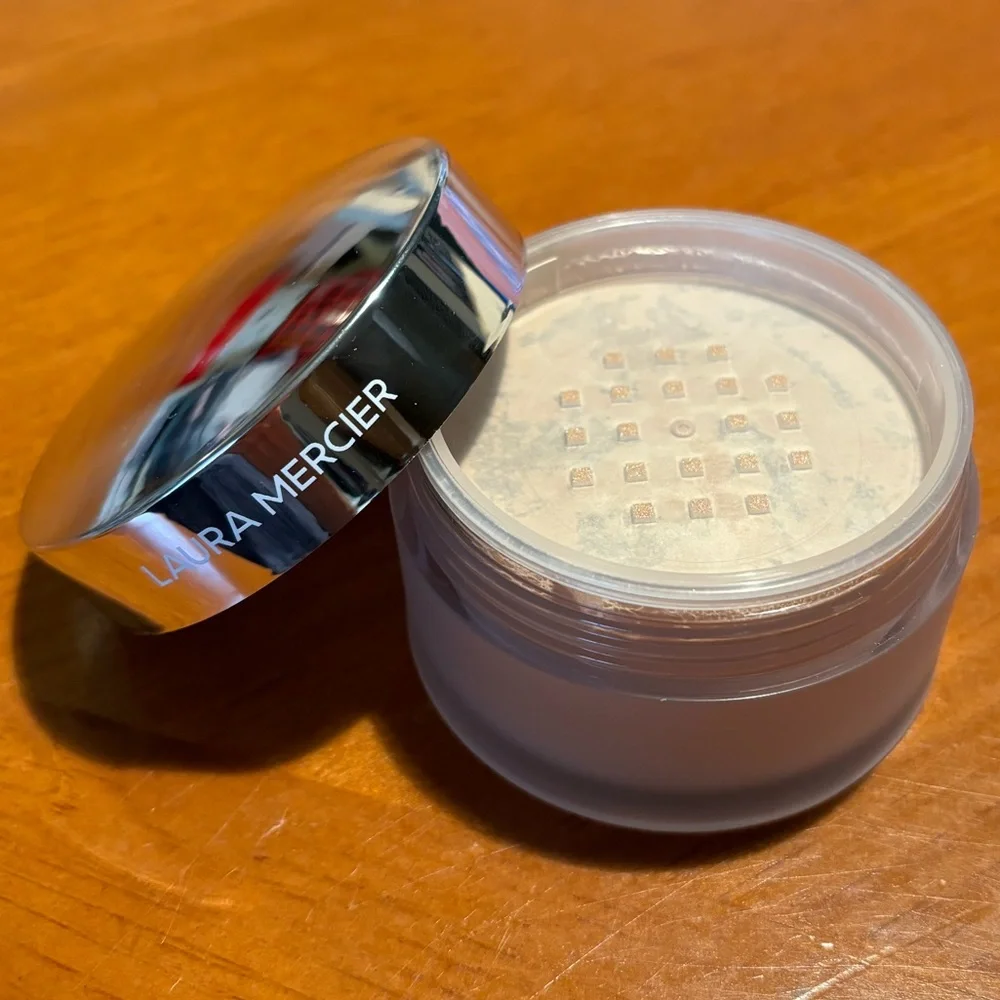 Laura Mercier Translucent Loose Setting Powder Light Catcher